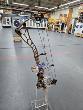 Bowtech Proven 34   Compound Hunting Bow RH Sandstone 70#