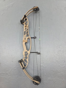 Hoyt Stratos 36 HBT 1  RH 30# To 40# Flat Dark Earth  Target Bow Used