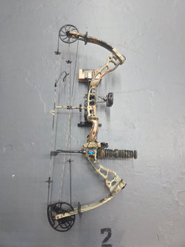 Diamond Stud Left Hand 60-70#  Ready To Shoot Used