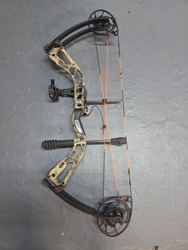 Diamond Alter RAK Bow Package Camo 21-31 in. 8-70 lbs. RAK RH Used