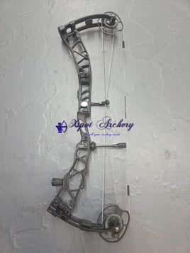 Elite Exalt 35 60 lb Black  RH Hunting Bow Target Used