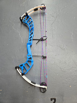 Hoyt Altus Fx 40-50# RH Includes  #1 & #2 Cam Used