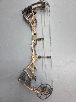 Bowtech Carbon One X RH 60# Country DNA Hunting Bow Used